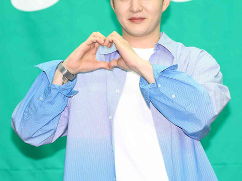 Changsub BTOB Menandatangani Kontrak Dengan Fantagio